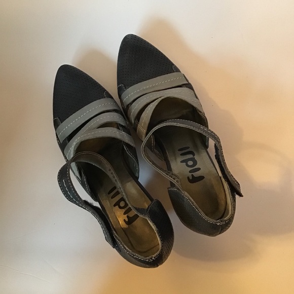 Fidji- Ankle Strap Pump - Picture 12 of 12